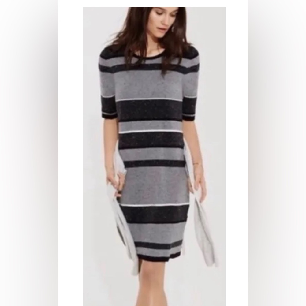 Classic Lou & Grey Short Sleeved Sweater Dress - NWOT